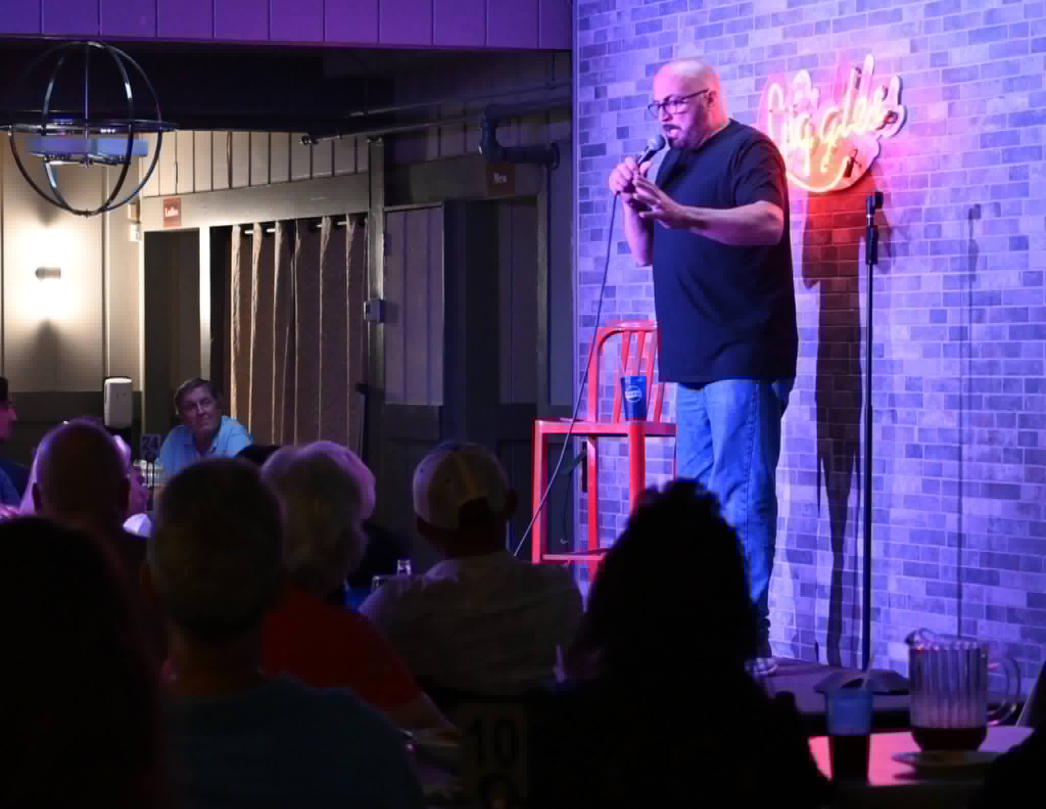 Giggles Comedy Club